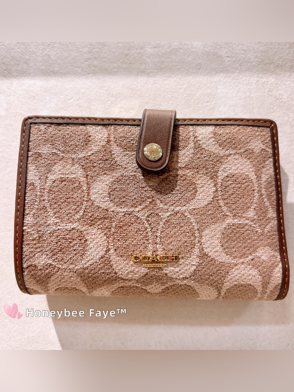 COACH Brown Signature Canvas Snap Wallet 2-In-1 Wallet
In Signature Chenille
